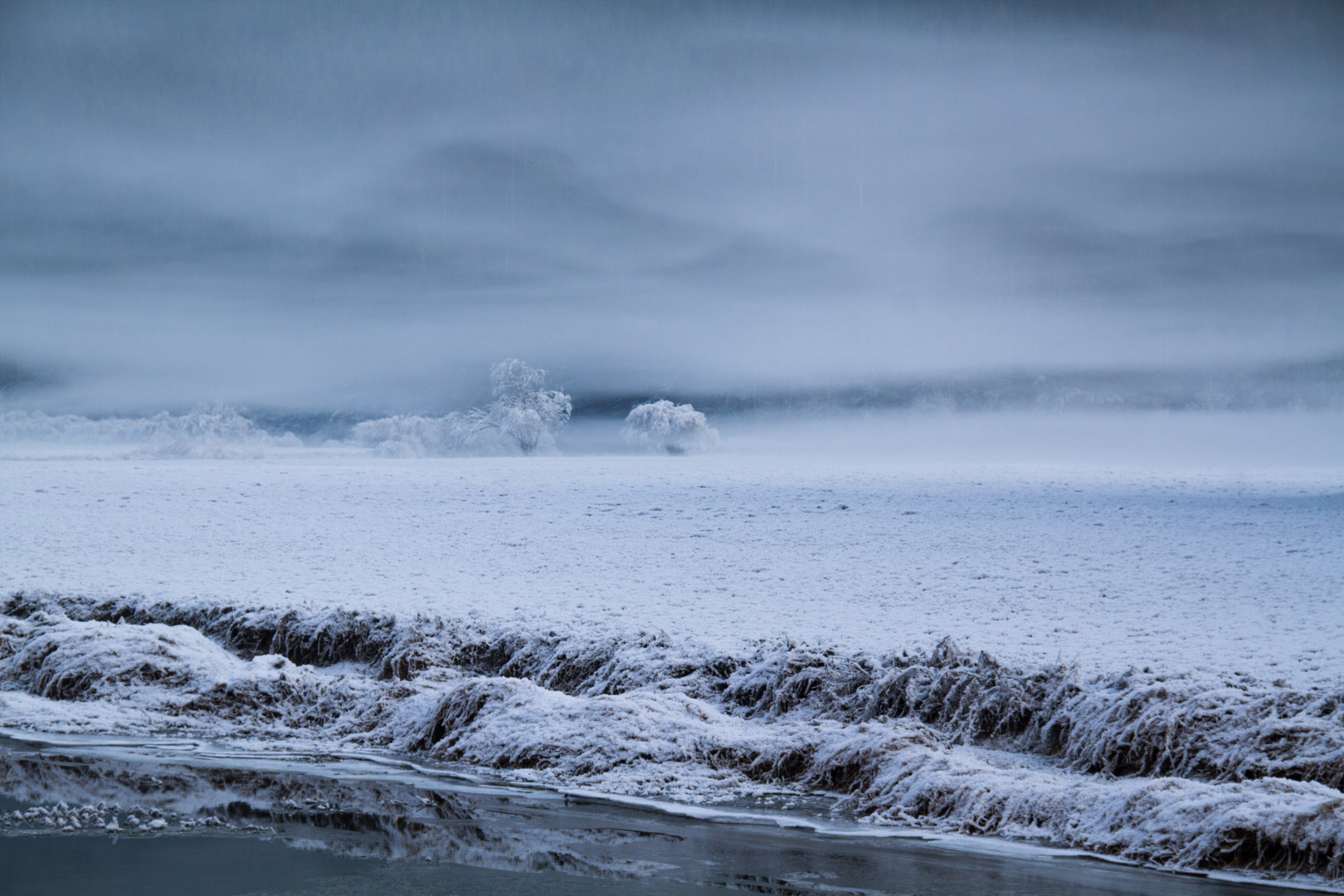 ambiance hivernale Doubs dans la brume